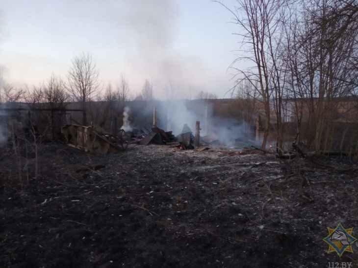 Под Полоцком жгли траву - сожгли баню и два сарая