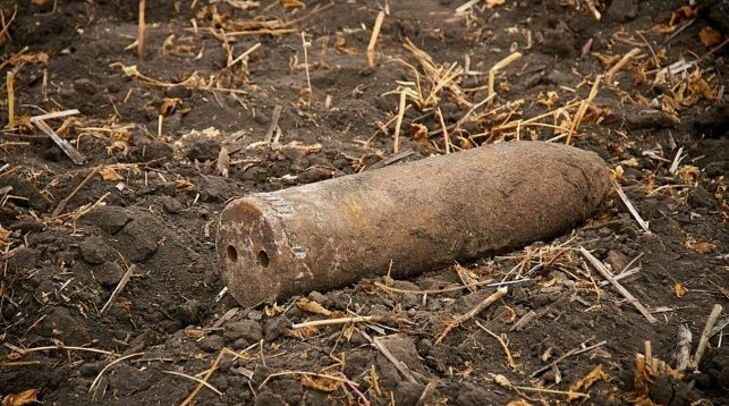 В Витебском районе тракторист обнаружил на поле снаряды