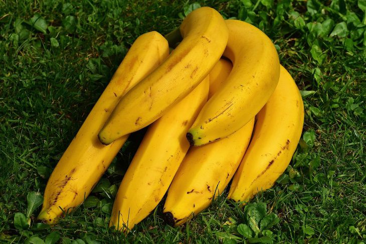 Врачи рассказали, кому не следует есть бананы