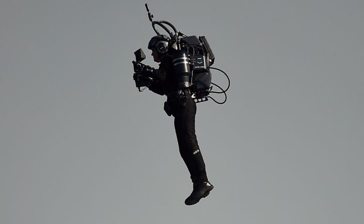 В Нью-Йорке испытали летающий костюм, напечатанный на 3D-принтере В Нью-Йорке испытали летающий костюм, напечатанный на 3D-принтере