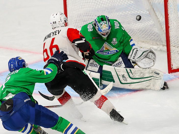 Матч КХЛ завершился массовой дракой 