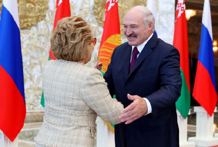 Лукашенко поздравил Валентину Матвиенко с днем рождения