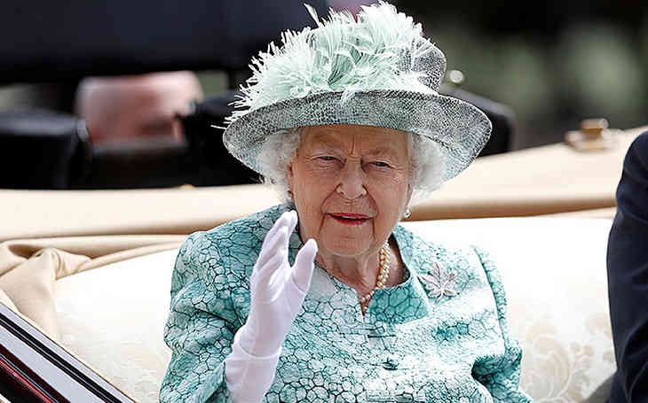 Елизавета II хочет пригласить Трампа в Британию Елизавета II хочет пригласить Трампа в Британию