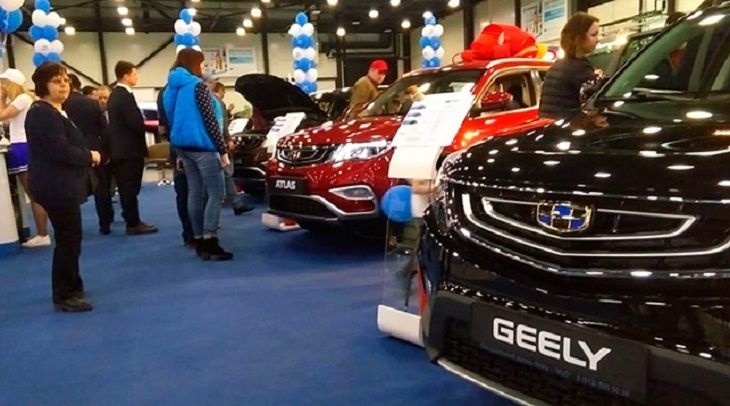 Белорусские Geely вызвали повышенный интерес на Петербургском автосалоне
