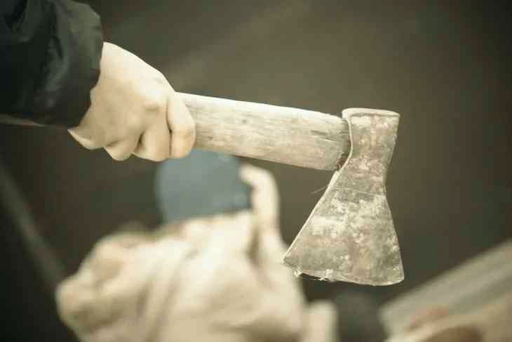 В Гродно мужчина разбил молотком голову прохожей и снял деньги с ее карты