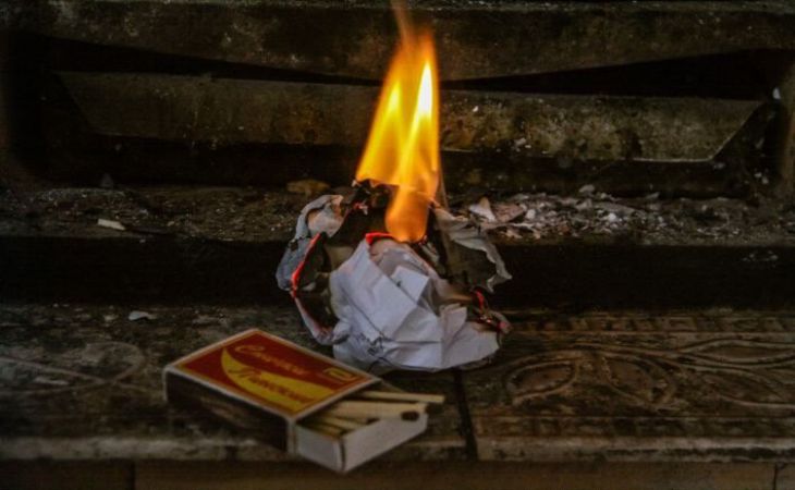 Жительница Речицкого района подожгла дом односельчанки, пока та спала Жительница Речицкого района подожгла дом односельчанки, пока та спала