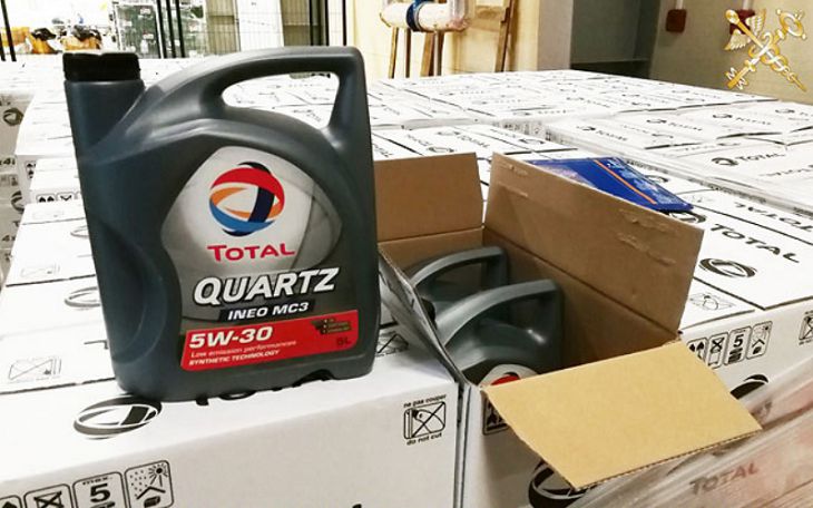 В Беларусь из Литвы пытались ввезти 15 тонн моторного масла Total по заниженной стоимости