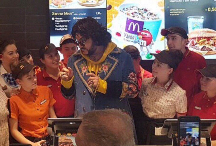 Фото Киркорова из минского МакДональдса попало на американский развлекательный сайт