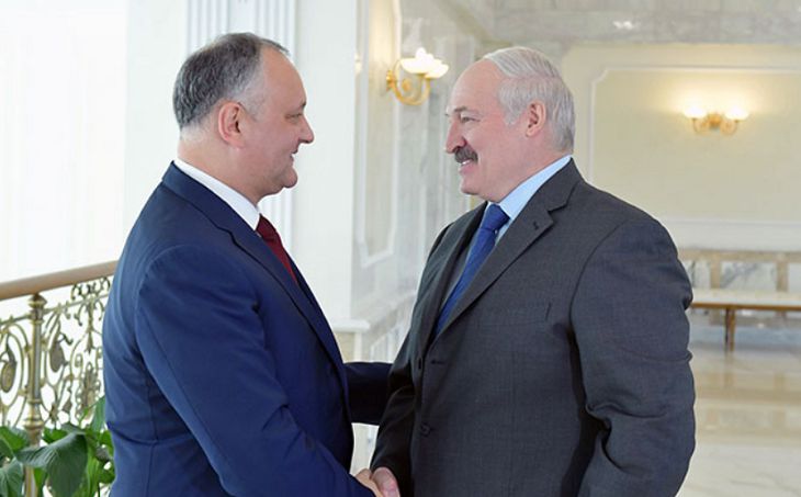 Лукашенко попросил Додона передать привет друзьям в России