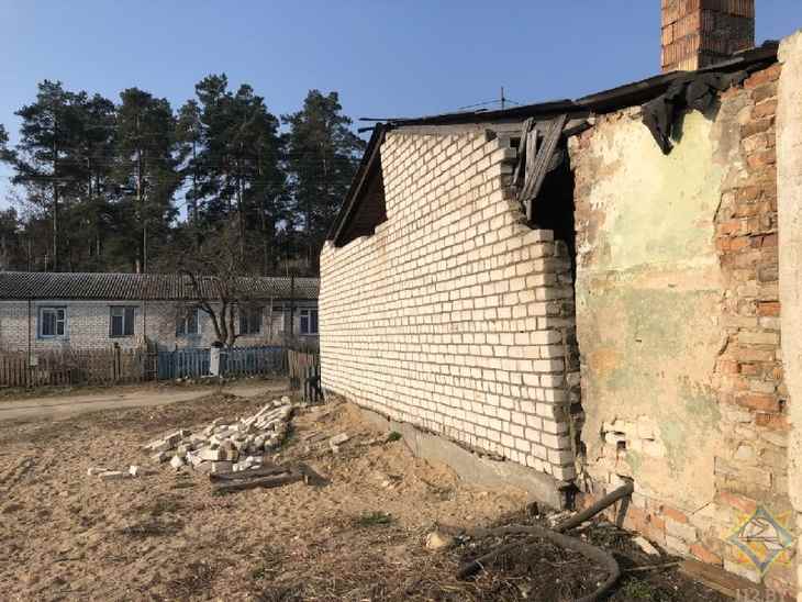 Фронтон жилого дома обрушился в Смолевичском районе