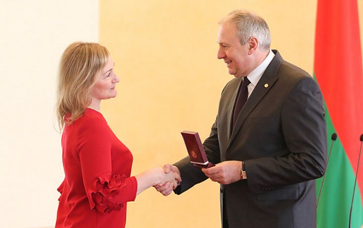 Румас вручил госнаграды более 190 представителям различных сфер Румас вручил госнаграды более 190 представителям различных сфер