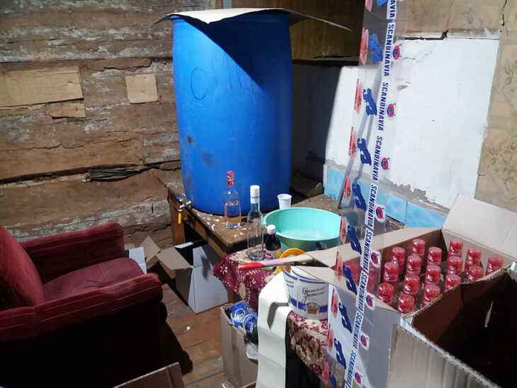 В Слуцком районе выявили крупный подпольный цех по нелегальному производству алкоголя