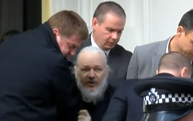 Британская полиция задержала Джулиана Ассанжа в посольстве Эквадора