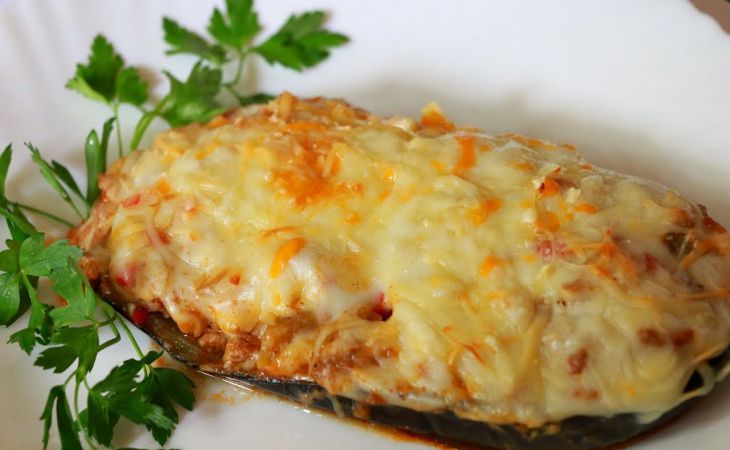 Запеченные баклажаны с куриным мясом