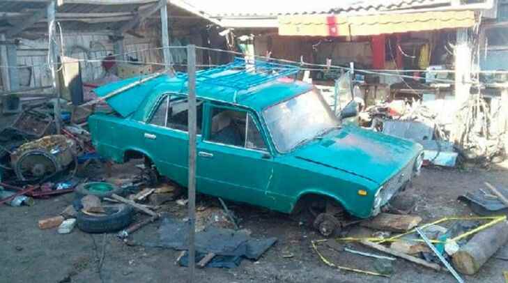 В Шумилино пенсионера придавил автомобиль во время ремонта