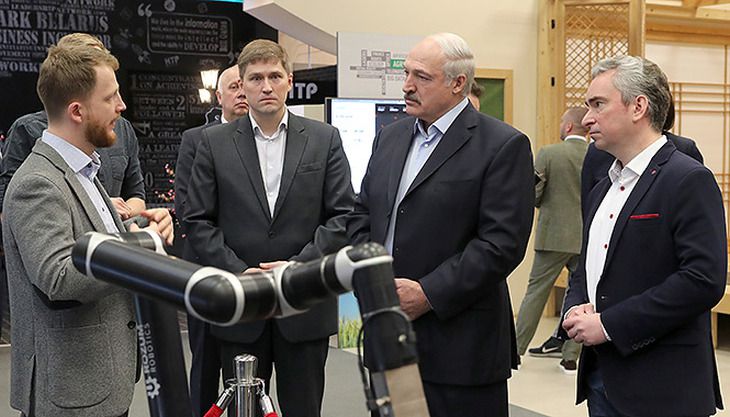 Лукашенко: неплохо было бы подтянуть в Беларусь образованных людей Лукашенко: неплохо было бы подтянуть в Беларусь образованных людей