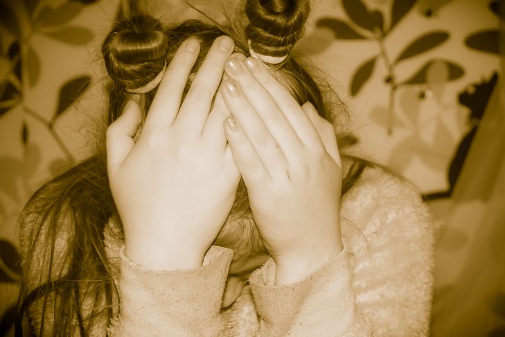 Мать 10-летнюю дочь сдавала в аренду любовнику