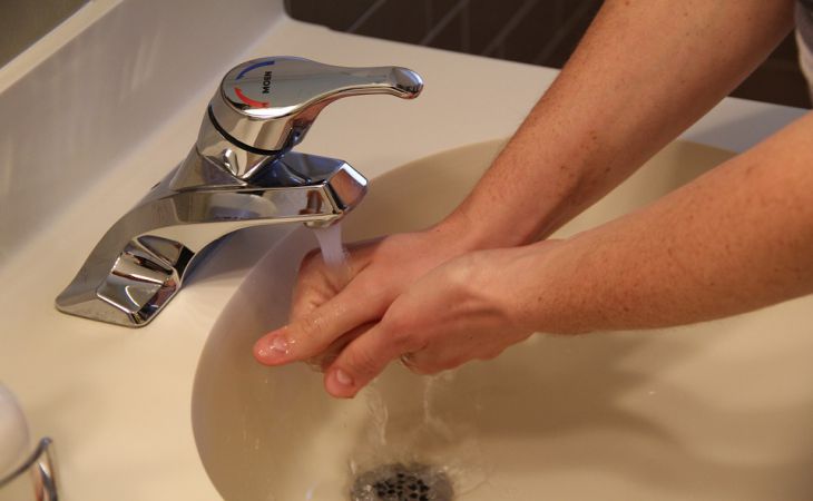 Врачи рассказали, почему опасно часть мыть руки с мылом