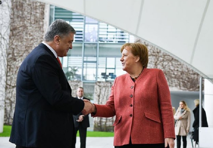 Меркель объяснила, зачем пригласила Порошенко в Берлин