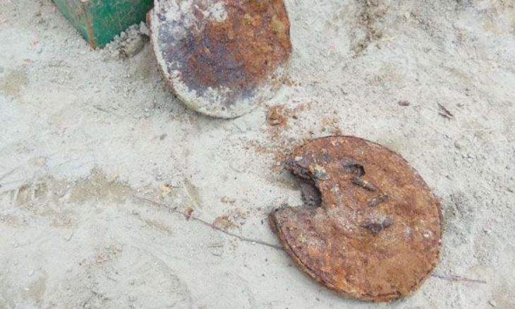 В Гомеле строители обнаружили на набережной предметы, похожие на элементы пулемета