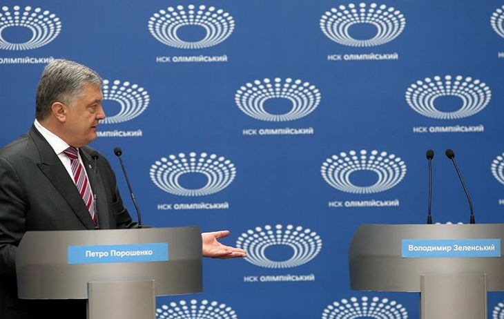 Порошенко провел дебаты с самим собой на стадионе «Олимпийский»
