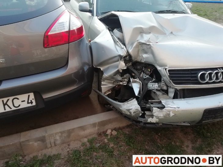 Приключения пьяного водителя в Гродно: вытолкнул грузовик на обочину, скрылся и возле дома разбил Renault соседа