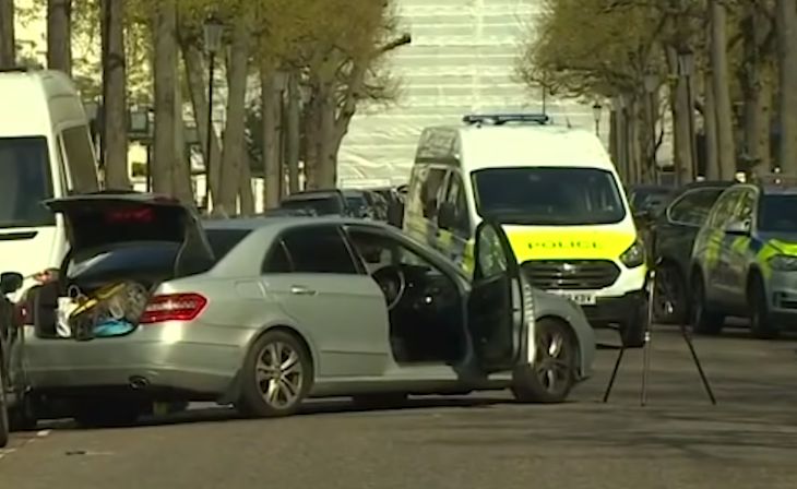 В Лондоне неизвестный протаранил автомобиль посольства Украины