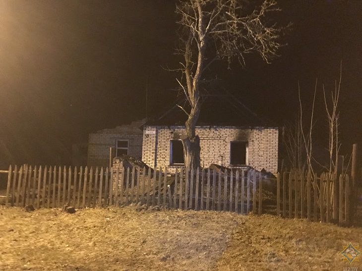 Пожар под Смолевичами едва не погубил всю семью 