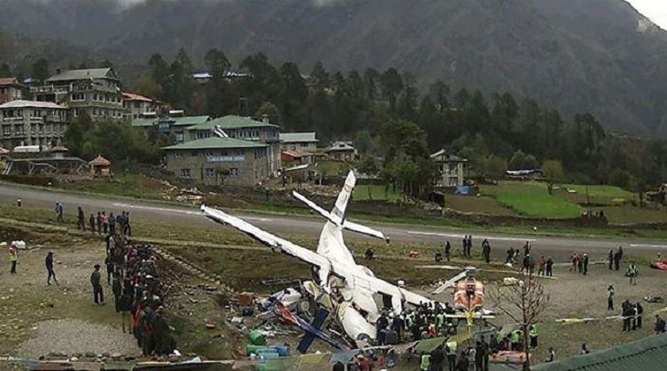 Самолет протаранил вертолет: погибли люди