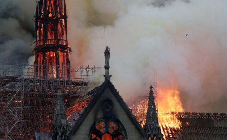 Названа вероятная причина пожара в соборе Парижской Богоматери
