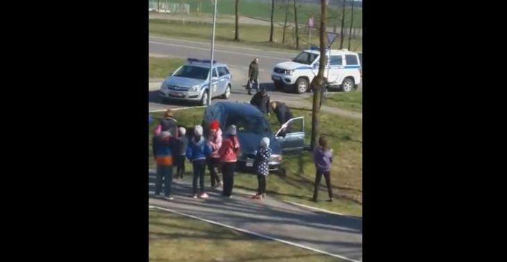Погоня в Иваново: BMW пытался проехать через детскую площадку