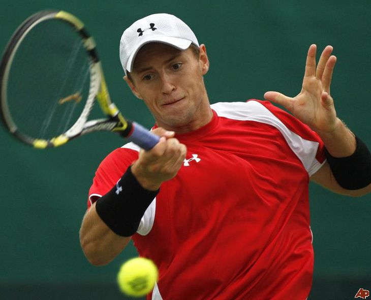 Теннис. Китай. Белорус Игнатик одолел колумбийца 