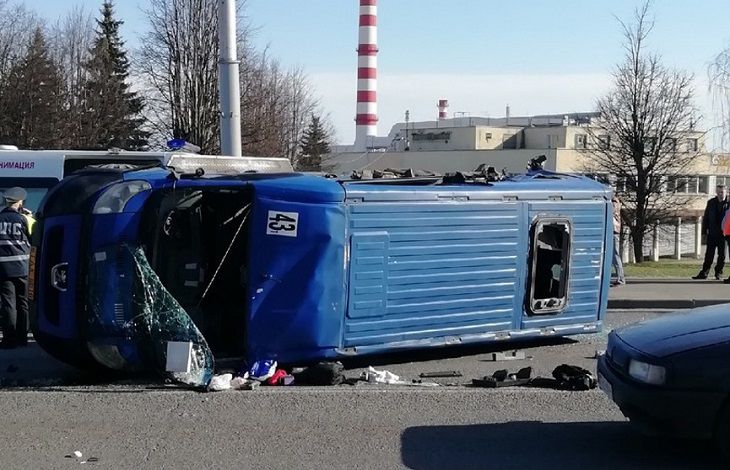 В Могилеве перевернулась маршрутка с пассажирами, есть пострадавшие