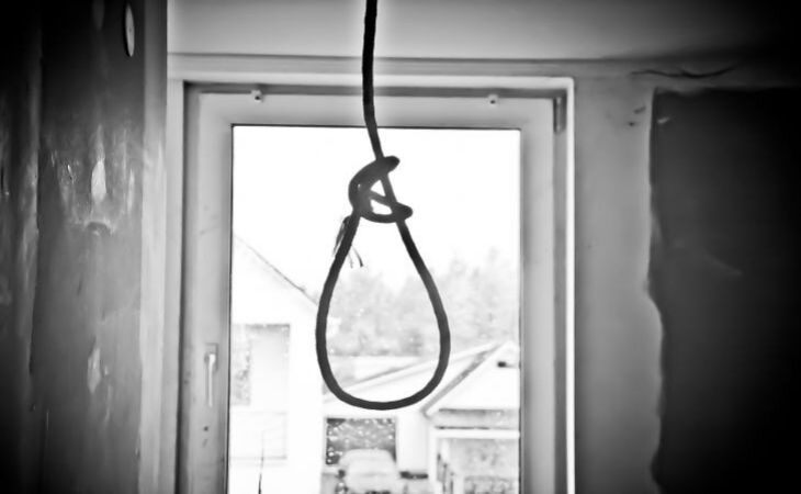 Россиянка отомстила насильнику, задушив его проволокой Россиянка отомстила насильнику, задушив его проволокой