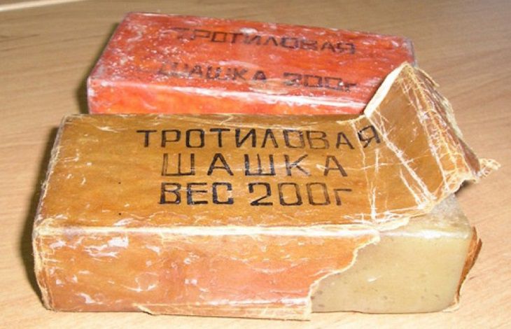 Житель Ратомки нашел на крыше дома тротил