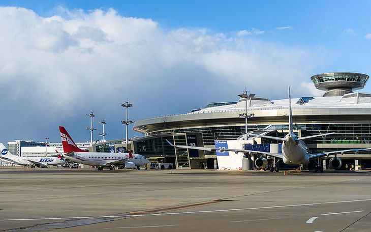 Пассажиров, открывших люк в горящем самолете во «Внуково», хотят оштрафовать