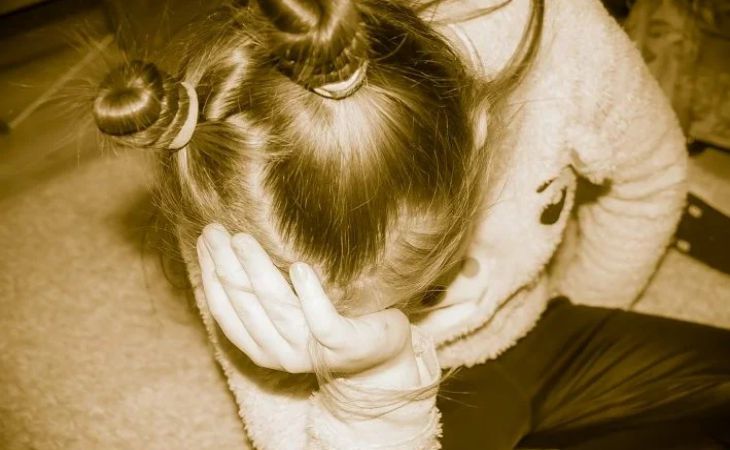 Мать искусала свою 10-летнюю дочь