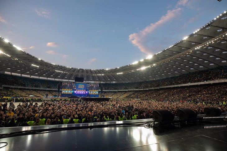 Стало известно, сколько стоили билеты в VIP-ложи на дебаты Зеленского и Порошенко