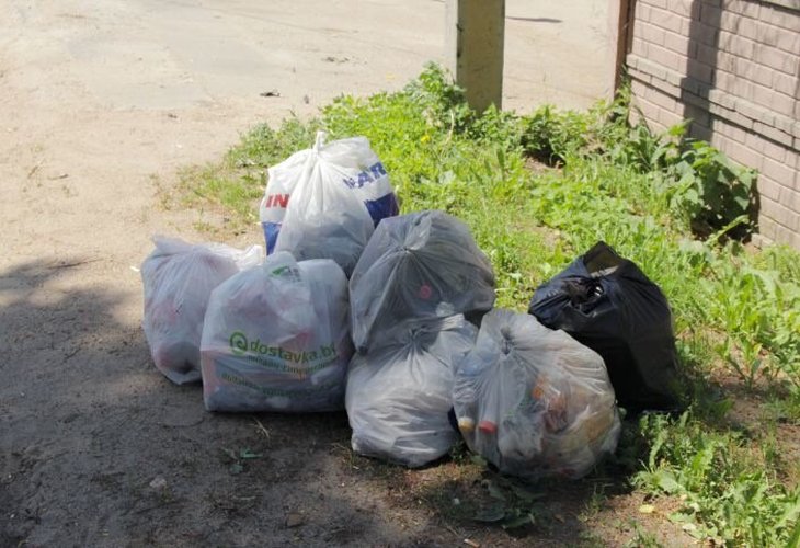 Вывоз мусора с дач и гаражей сделали обязательным Вывоз мусора с дач и гаражей сделали обязательным