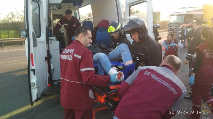 На МКАД машина влетела в отбойник, ее прошило насквозь