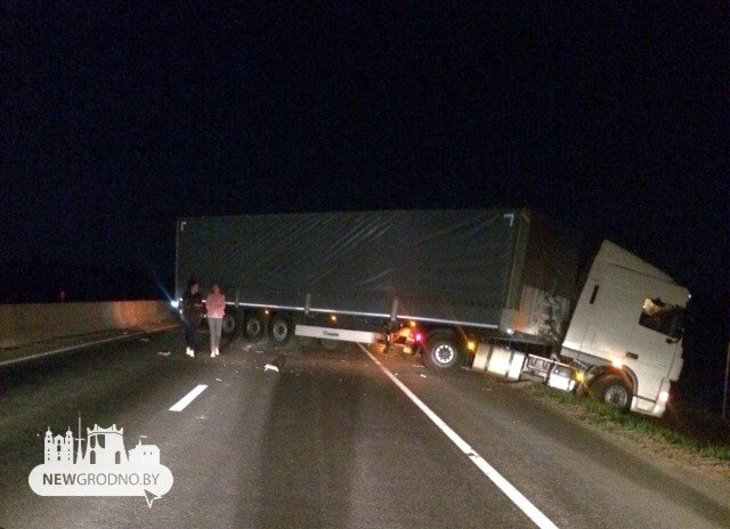 Такси и фура столкнулись на трассе Минск – Гродно