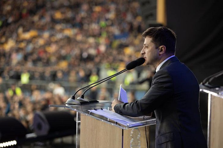 Зеленский – Порошенко: «Как получилось, что Украина самая бедная страна Европы при самом богатом президенте» Зеленский – Порошенко: «Как получилось, что Украина самая бедная страна Европы при самом богатом президенте»