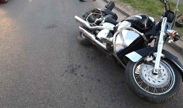 Мотоцикл и внедорожник столкнулись в Минске: байкер тяжело травмирован