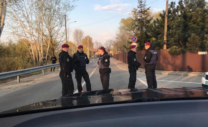 Несколько кордонов: имение Порошенко взяли под усиленную охрану