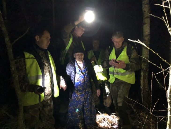 Слуцкие и солигорские «Ангелы» нашли в лесу бабушку