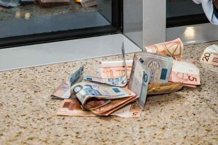 Сотрудник стеклозавода «Неман» причинил ущерб предприятию на крупную сумму Сотрудник стеклозавода «Неман» причинил ущерб предприятию на крупную сумму