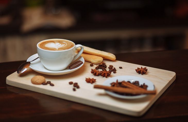 Ученые считают, что кофе не стоит пить со сладостями