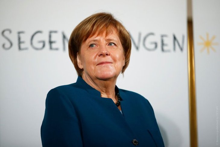 Меркель поздравила Зеленского и пригласила его в Берлин