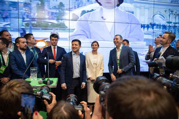 Народовластие: штаб Зеленского назвал законы, которые внесут в Раду первыми Народовластие: штаб Зеленского назвал законы, которые внесут в Раду первыми