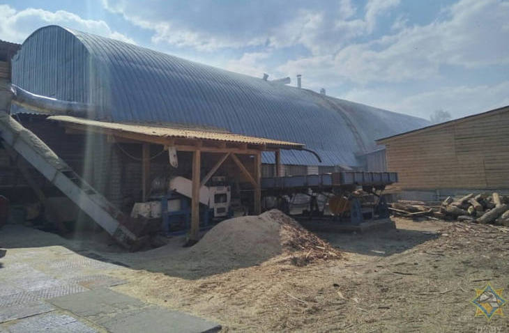 В Октябрьском районе горел ангар В Октябрьском районе горел ангар